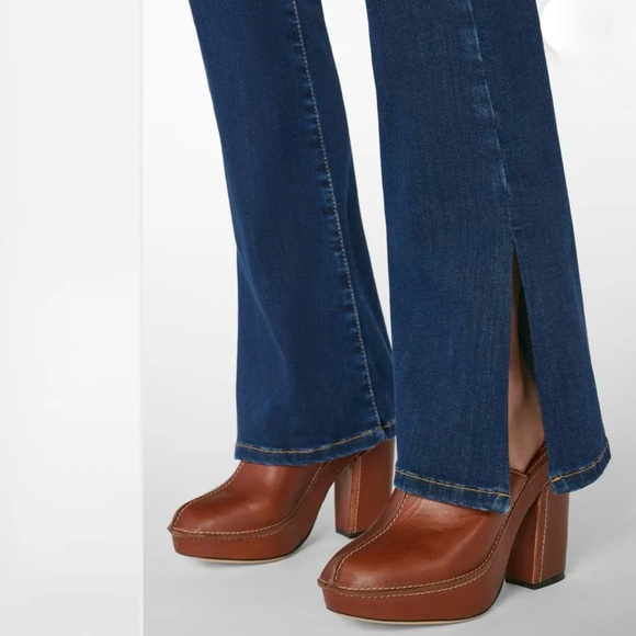 FRAME LE MINI BOOT
Women's Le Mini Boot Outseam Slit Jeans size 28 $268 - Picture 2 of 16